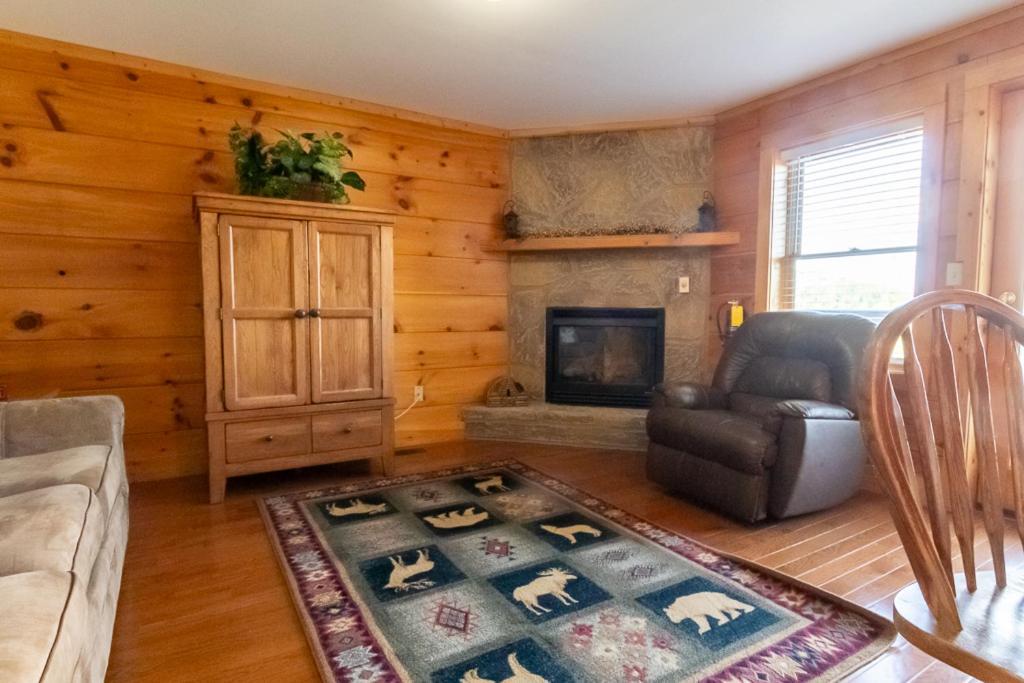 Smoky Mountain Retreat- With Modern Amenities In The Heart Of Pf Holiday home