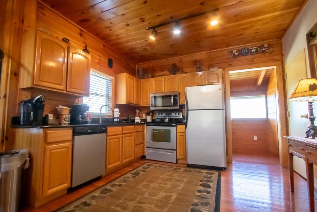 Smoky Mountain Retreat- With Modern Amenities In The Heart Of Pf * Pigeon Forge