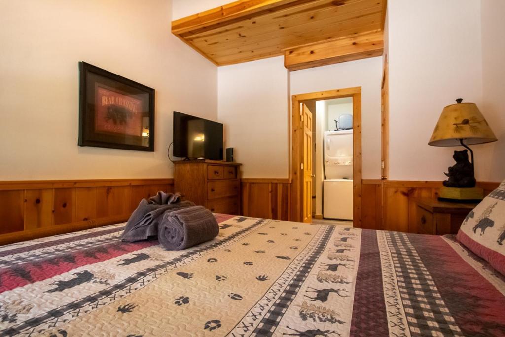 Smoky Mountain Retreat- With Modern Amenities In The Heart Of Pf