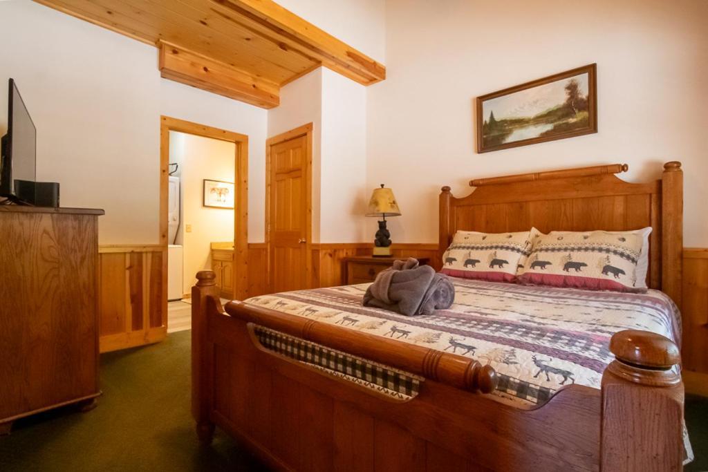 Smoky Mountain Retreat- With Modern Amenities In The Heart Of Pf