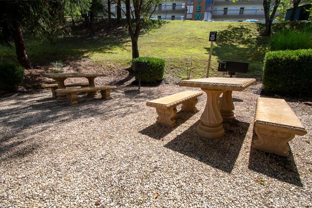 Smoky Mountain Retreat- With Modern Amenities In The Heart Of Pf