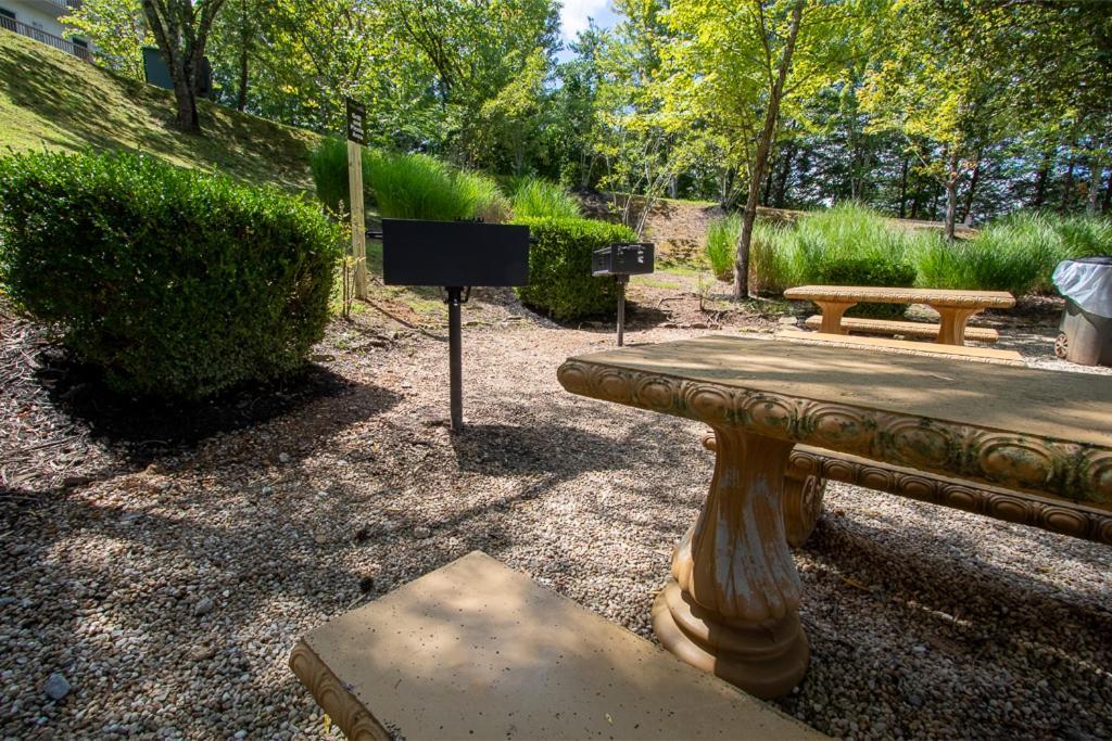 Smoky Mountain Retreat- With Modern Amenities In The Heart Of Pf Holiday home *