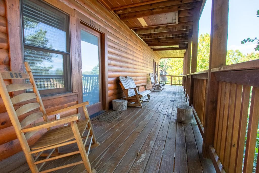 Smoky Mountain Retreat- With Modern Amenities In The Heart Of Pf