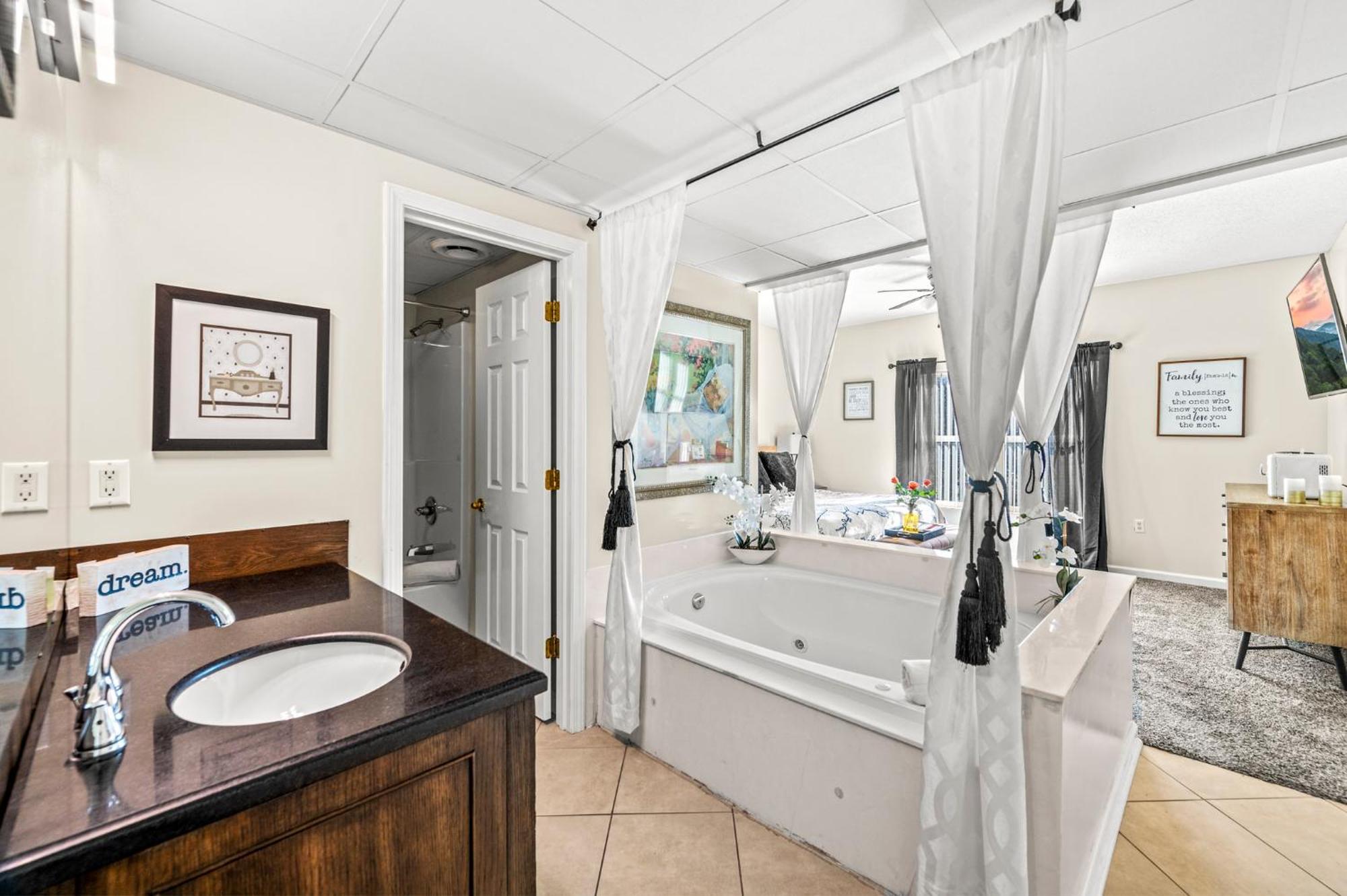 Peaceful In The Pines By Distinctive Getaways Holiday home