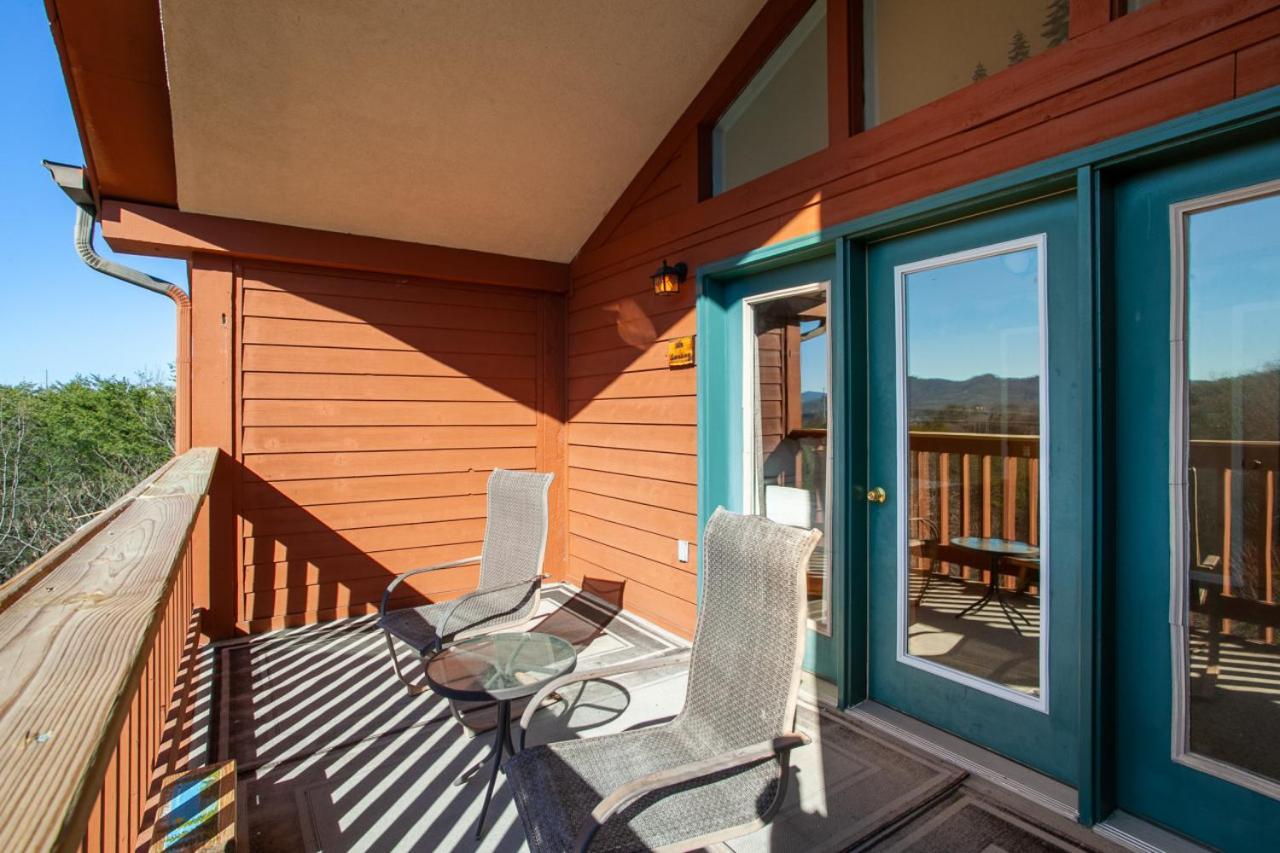 Papa Bears Hideaway Stunning Views Communitypool Holiday home