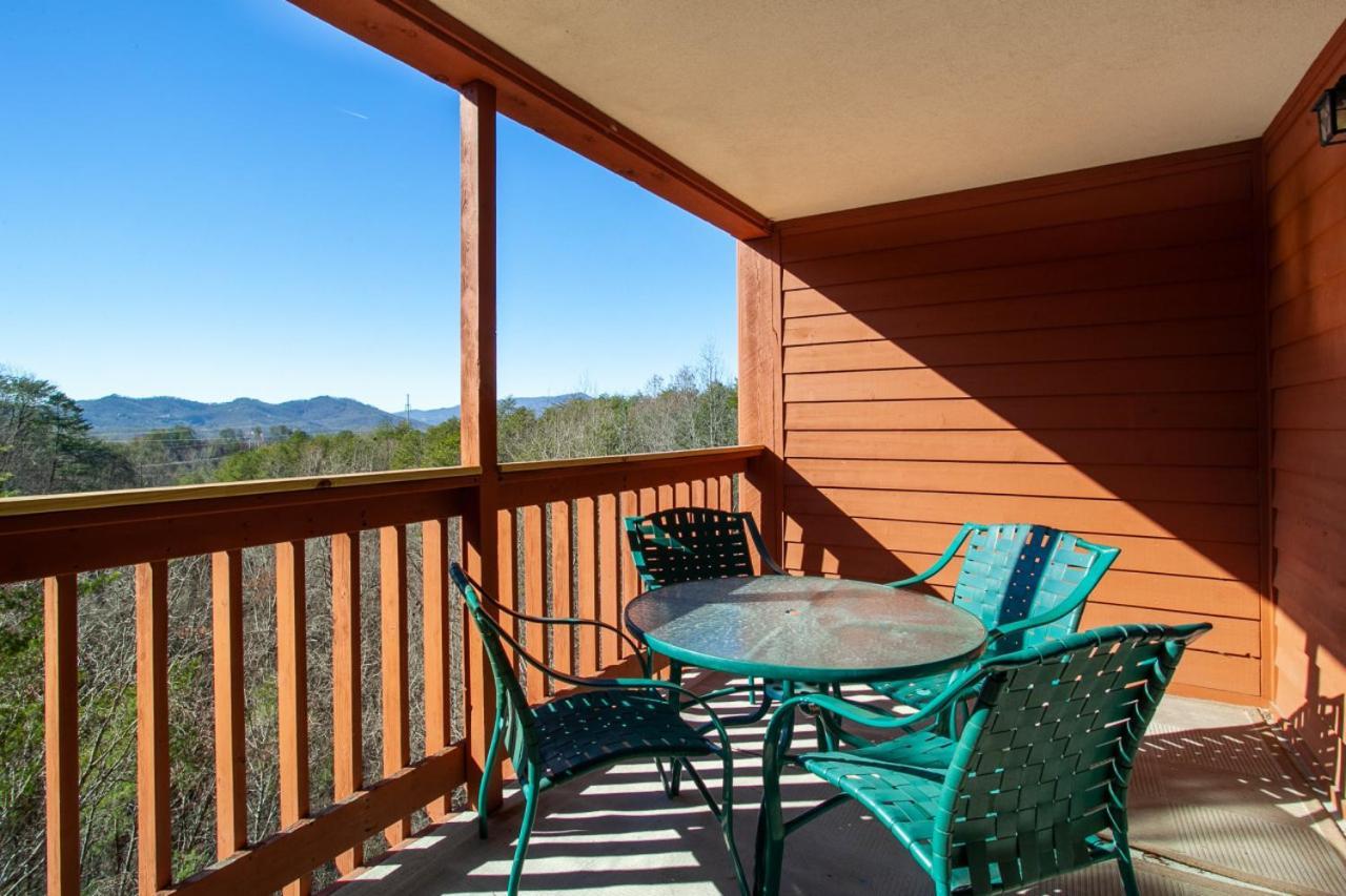 Papa Bears Hideaway Stunning Views Communitypool