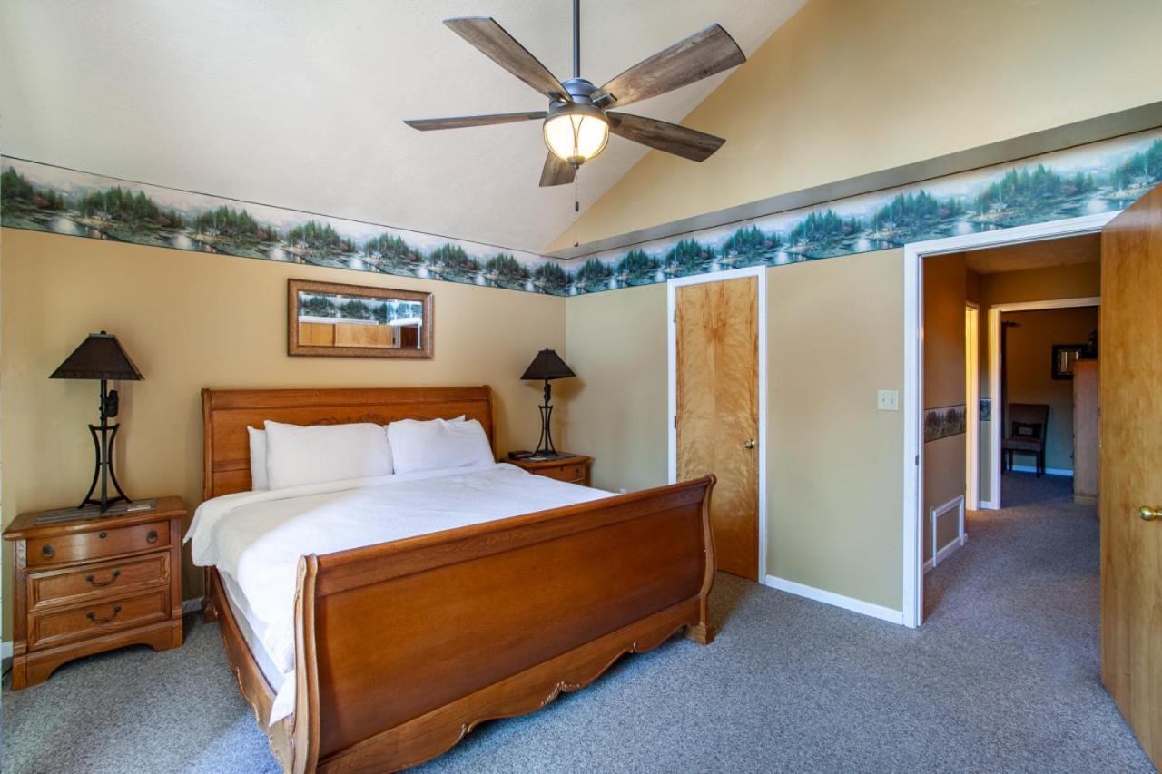 Papa Bears Hideaway Stunning Views Communitypool Holiday home Pigeon Forge