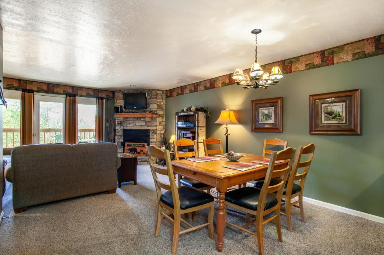 Papa Bears Hideaway Stunning Views Communitypool Holiday home Pigeon Forge