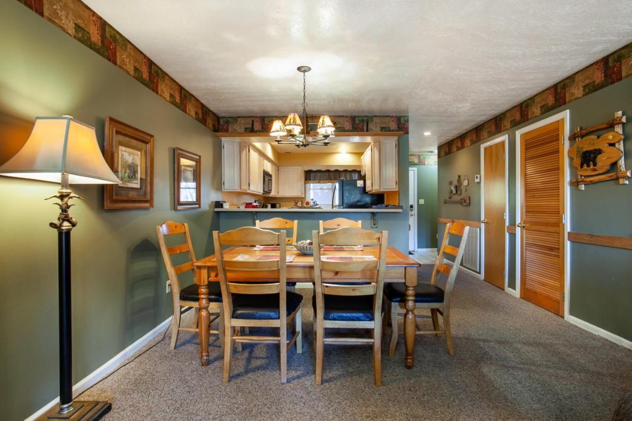 Papa Bears Hideaway Stunning Views Communitypool Holiday home Pigeon Forge