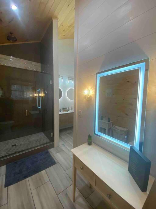 The Grand Tennessean Cabin- Four Bedroom Luxury In The Mountains Holiday home *