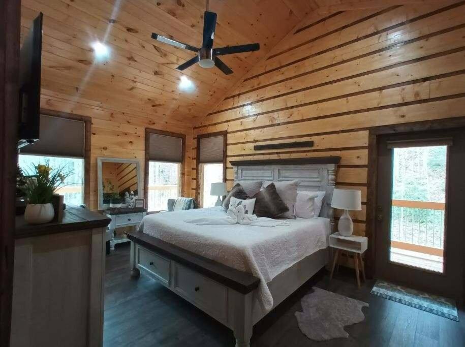 Holiday home The Grand Tennessean Cabin- Four Bedroom Luxury In The Mountains