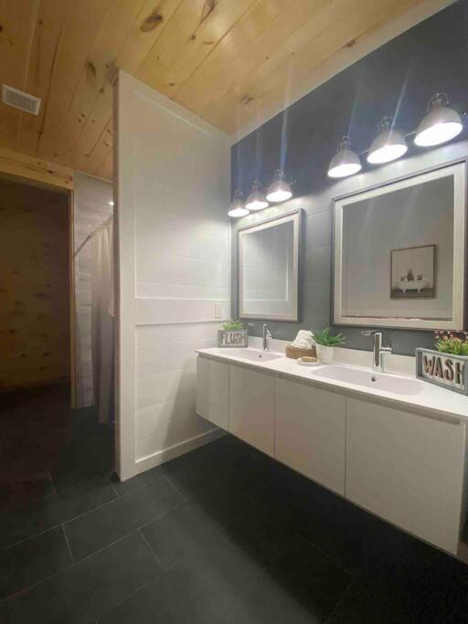 Holiday home The Grand Tennessean Cabin- Four Bedroom Luxury In The Mountains *