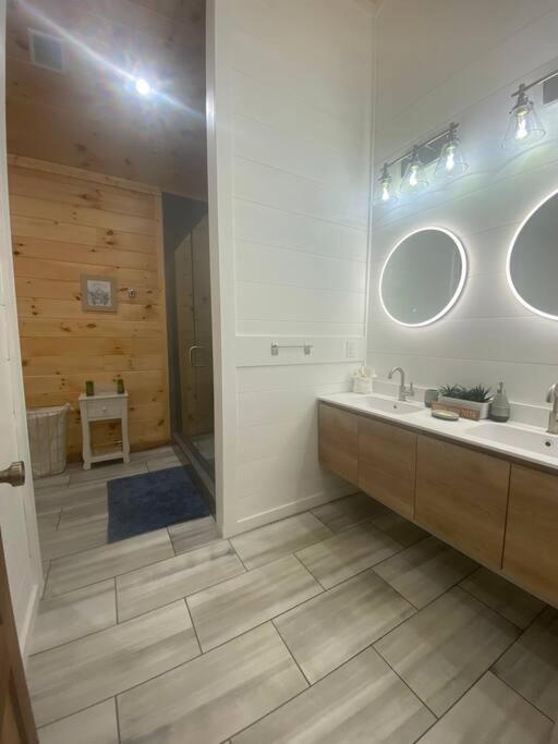 The Grand Tennessean Cabin- Four Bedroom Luxury In The Mountains *