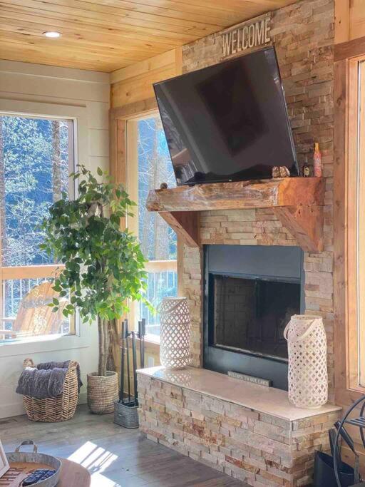 The Grand Tennessean Cabin- Four Bedroom Luxury In The Mountains