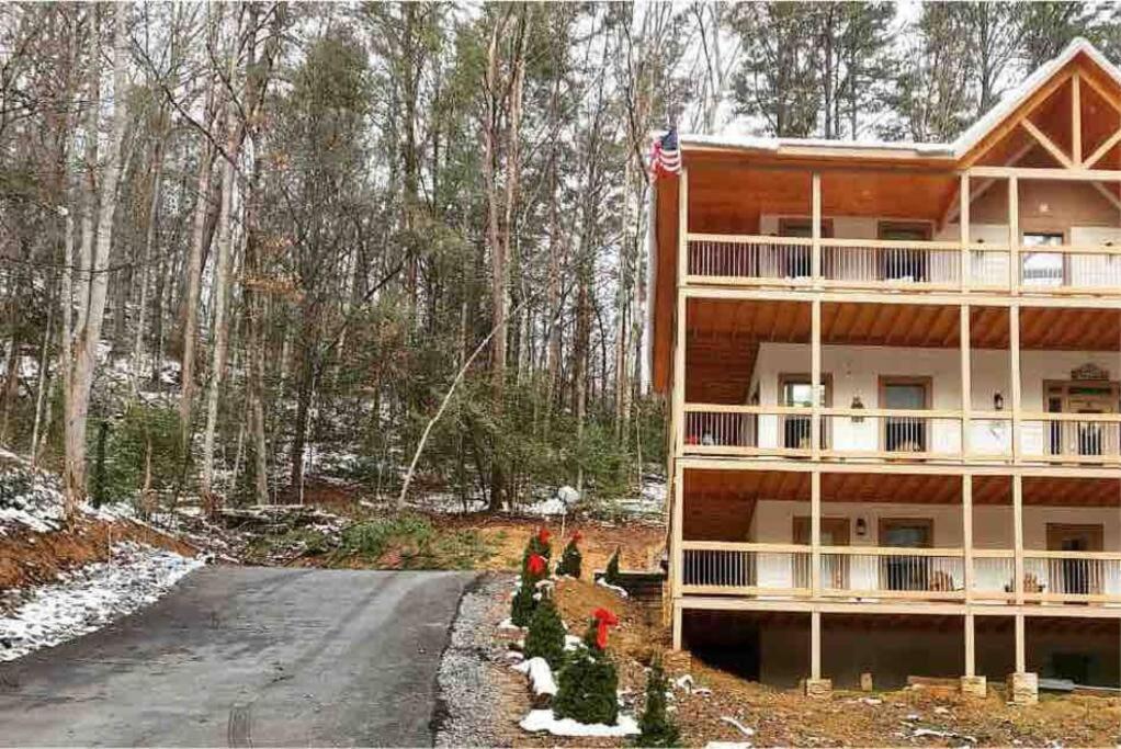 The Grand Tennessean Cabin- Four Bedroom Luxury In The Mountains * Pigeon Forge