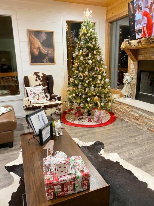 The Grand Tennessean Cabin- Four Bedroom Luxury In The Mountains Holiday home Pigeon Forge