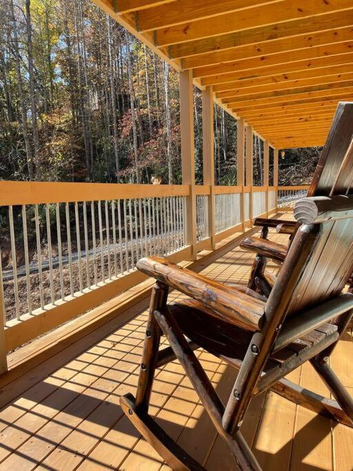 The Grand Tennessean Cabin- Four Bedroom Luxury In The Mountains