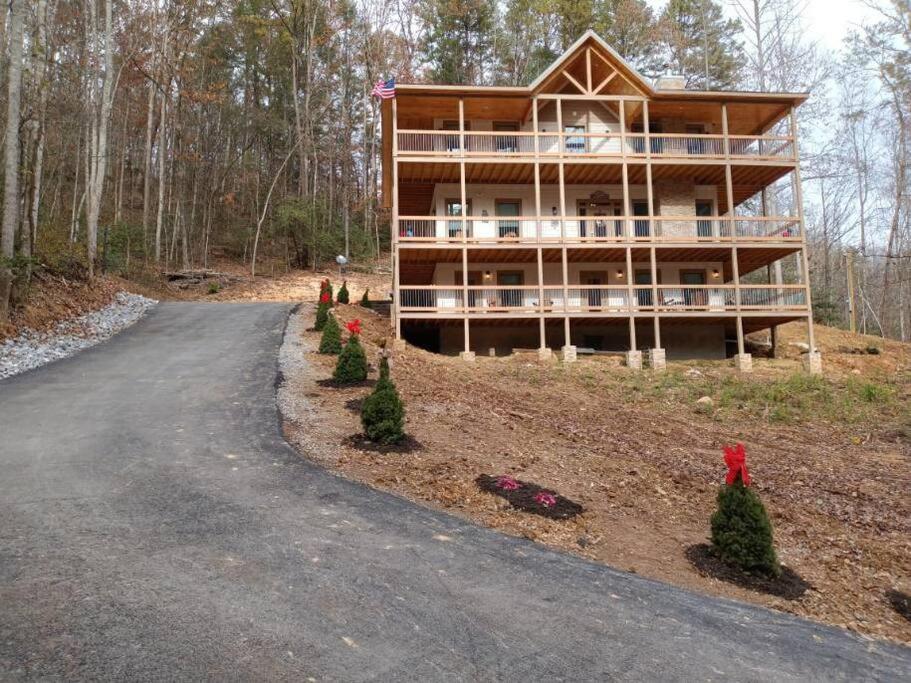 The Grand Tennessean Cabin- Four Bedroom Luxury In The Mountains *