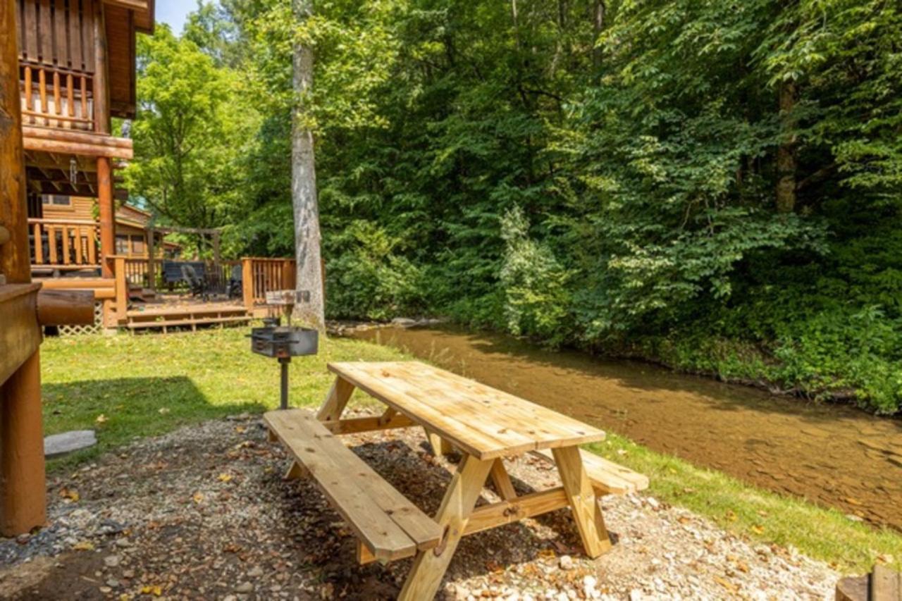 Dream On The Stream Hottub Pooltable Firepit Holiday home *