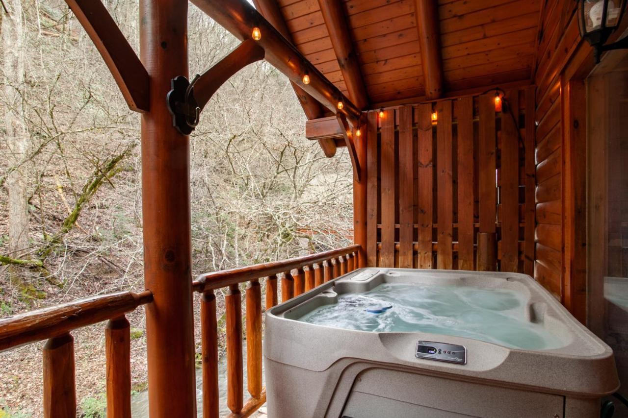 Dream On The Stream Hottub Pooltable Firepit Pigeon Forge