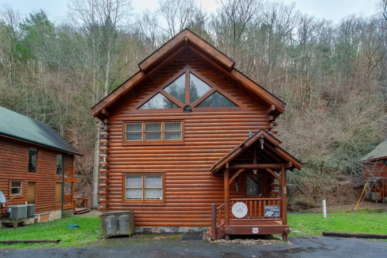 Dream On The Stream Hottub Pooltable Firepit Pigeon Forge