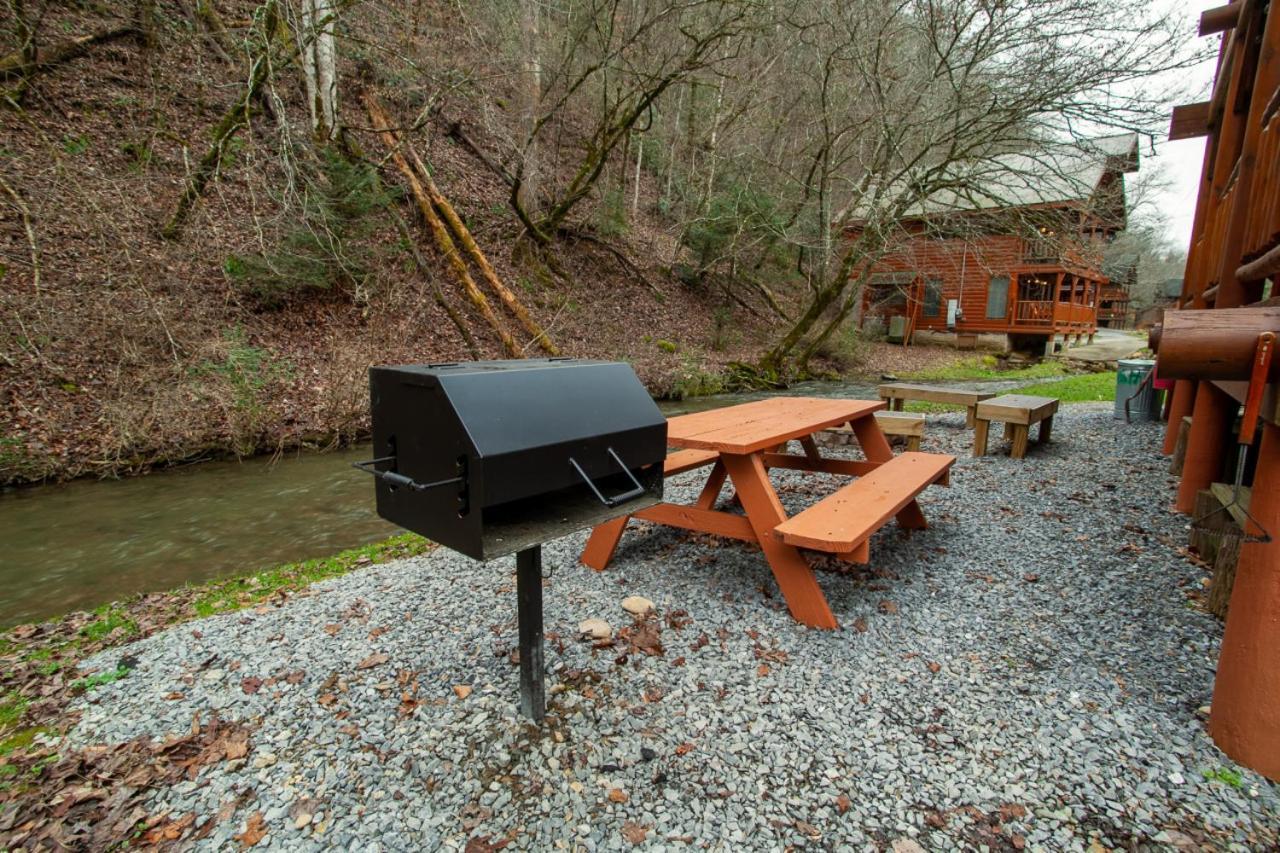 Dream On The Stream Hottub Pooltable Firepit