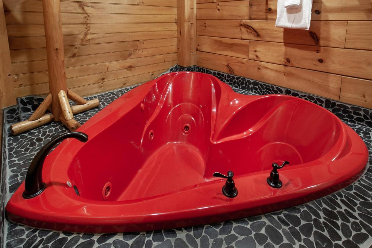 Dream On The Stream Hottub Pooltable Firepit * Pigeon Forge