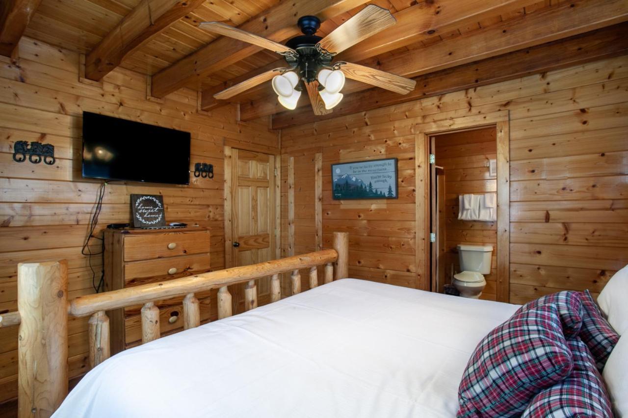 Holiday home Dream On The Stream Hottub Pooltable Firepit Pigeon Forge