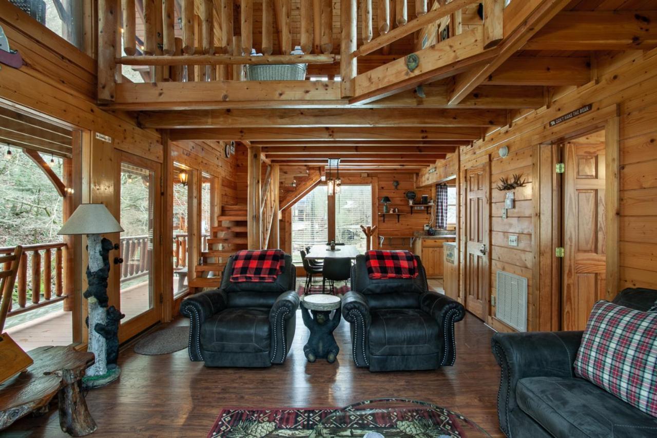 Dream On The Stream Hottub Pooltable Firepit * Pigeon Forge
