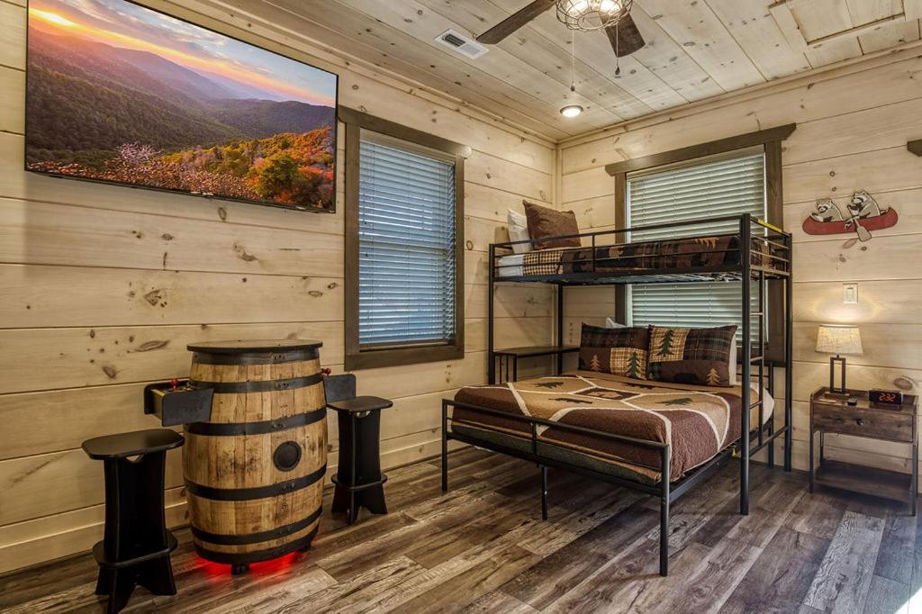 Holiday home Creekside Lodge, Hot Tub, 1089 Of Free Attraction Tickets For Each Paid Day, Dollywood And More! *