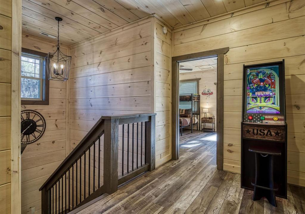 Creekside Lodge, Hot Tub, 1089 Of Free Attraction Tickets For Each Paid Day, Dollywood And More! * Pigeon Forge