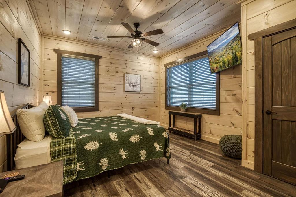 Creekside Lodge, Hot Tub, 1089 Of Free Attraction Tickets For Each Paid Day, Dollywood And More! Pigeon Forge