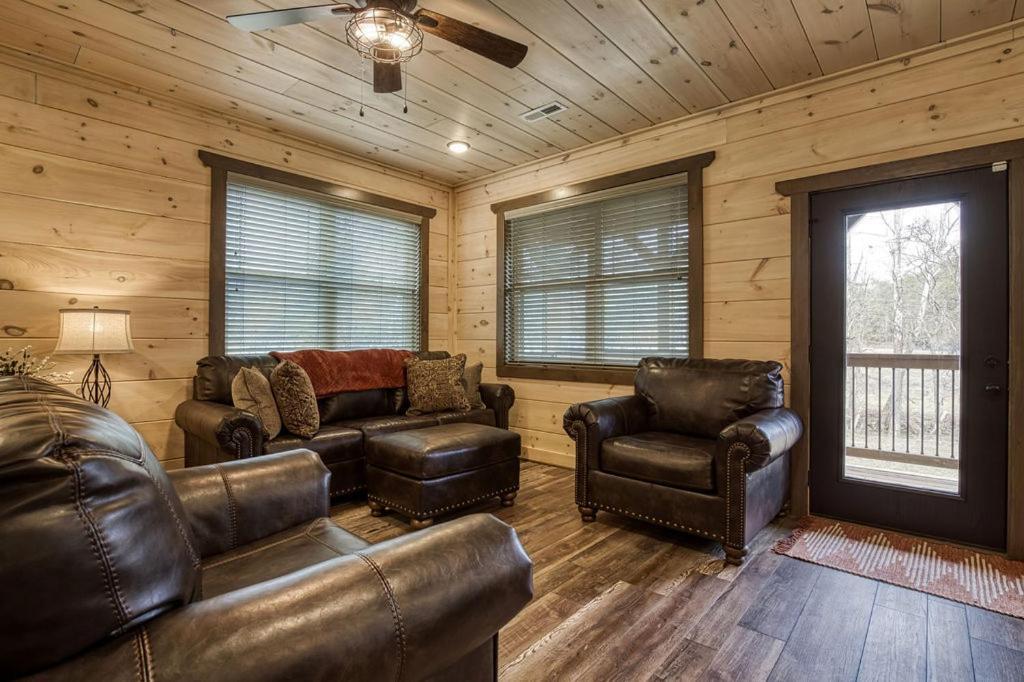 Creekside Lodge, Hot Tub, 1089 Of Free Attraction Tickets For Each Paid Day, Dollywood And More! Pigeon Forge