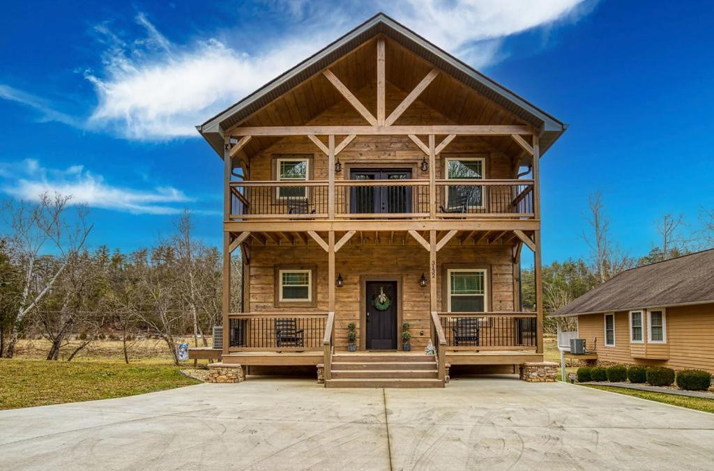 Creekside Lodge, Hot Tub, 1089 Of Free Attraction Tickets For Each Paid Day, Dollywood And More! Pigeon Forge