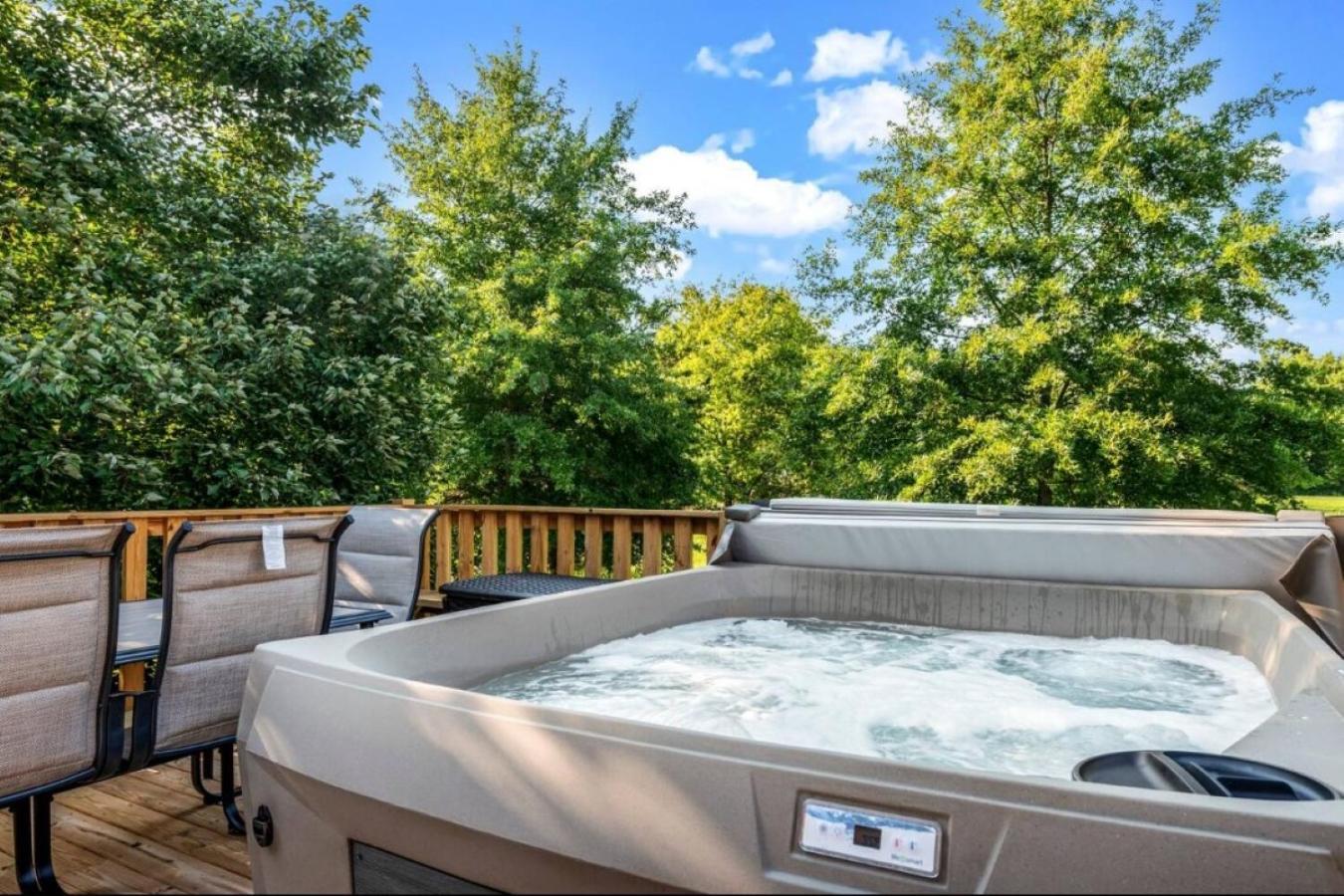 Creekside Cottage*hot Tub*entire Home-pigeon Forge Holiday home