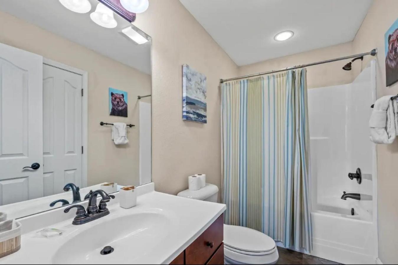 Creekside Cottage*hot Tub*entire Home-pigeon Forge Pigeon Forge