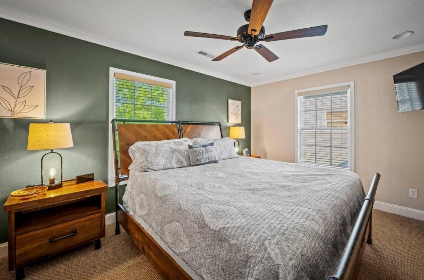 Creekside Cottage*hot Tub*entire Home-pigeon Forge Holiday home *