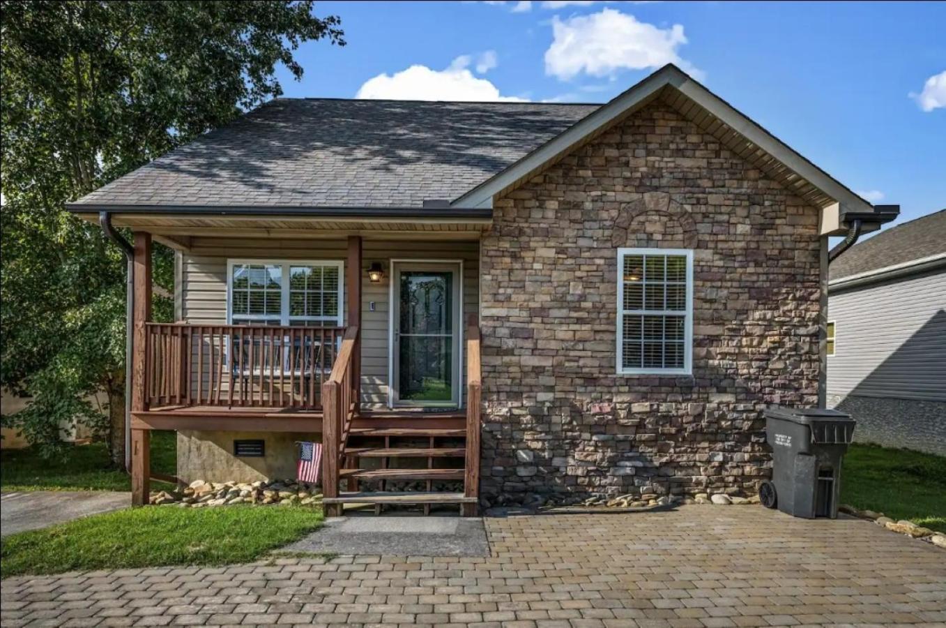 Creekside Cottage*hot Tub*entire Home-pigeon Forge Pigeon Forge