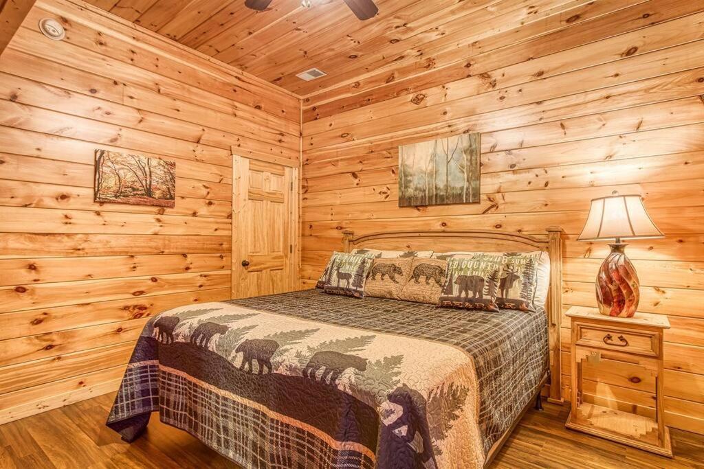 Blue Bear Near Dollywood! 1 Mile Off Pkwy Community Pool Hot Tub Game Rm * Pigeon Forge