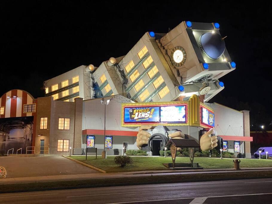 Blue Bear Near Dollywood! 1 Mile Off Pkwy Community Pool Hot Tub Game Rm *