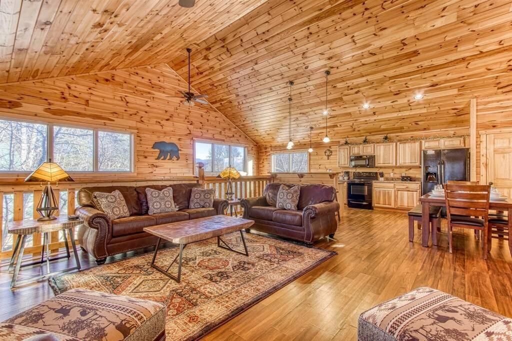 Blue Bear Near Dollywood! 1 Mile Off Pkwy Community Pool Hot Tub Game Rm