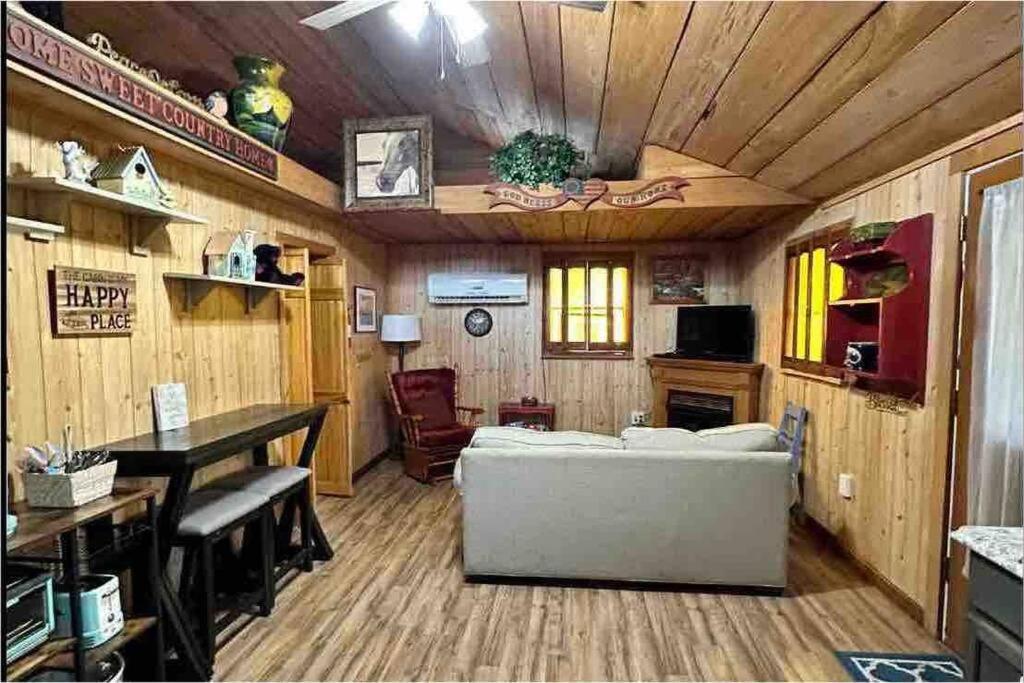 Cozy Walking Distance To Parkway! Holiday home *