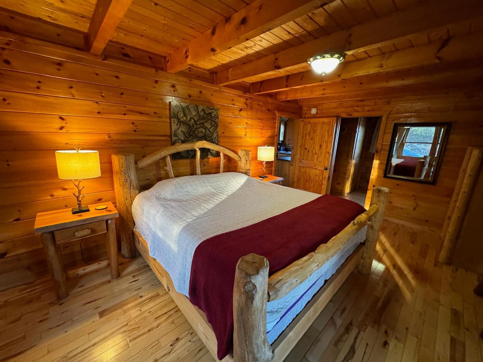 Chalet Smoky Paws - Exceptional Cabin, Stunning Mountain Views, Hot Tub, Tranquil, Gigabit Internet, Free L2 Ev Pigeon Forge
