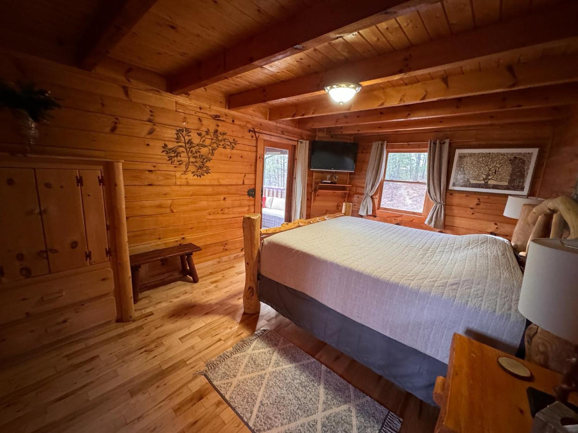 Chalet Smoky Paws - Exceptional Cabin, Stunning Mountain Views, Hot Tub, Tranquil, Gigabit Internet, Free L2 Ev Pigeon Forge