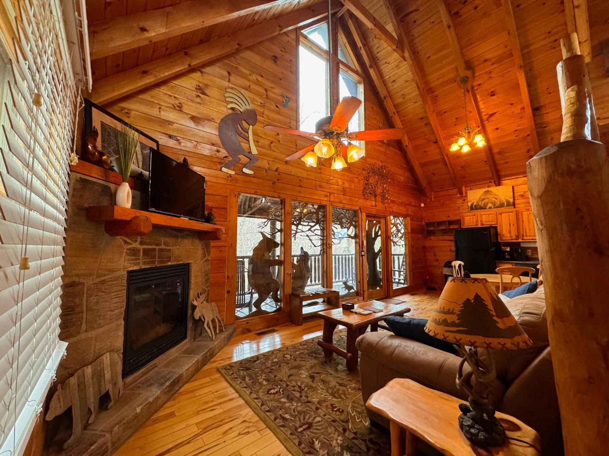Chalet Smoky Paws - Exceptional Cabin, Stunning Mountain Views, Hot Tub, Tranquil, Gigabit Internet, Free L2 Ev Pigeon Forge