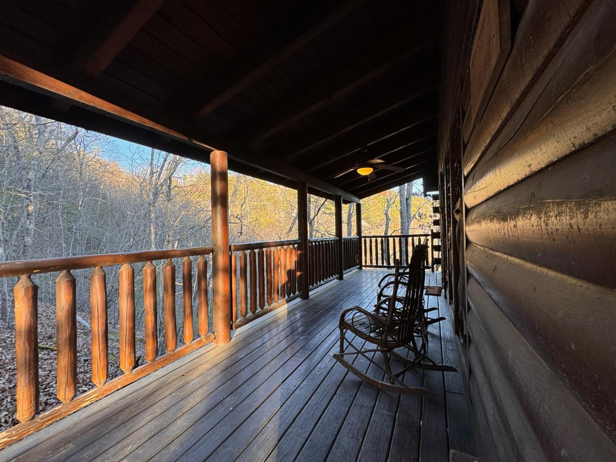 Smoky Paws - Exceptional Cabin, Stunning Mountain Views, Hot Tub, Tranquil, Gigabit Internet, Free L2 Ev Pigeon Forge