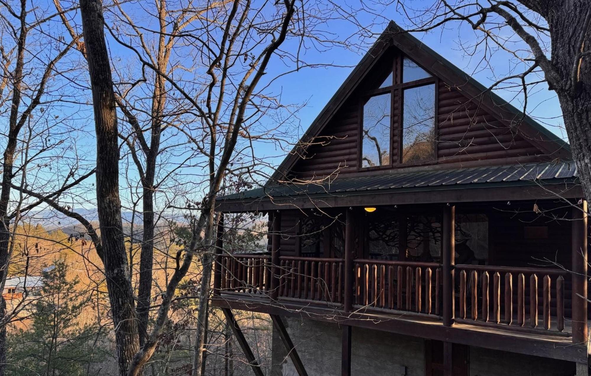Chalet Smoky Paws - Exceptional Cabin, Stunning Mountain Views, Hot Tub, Tranquil, Gigabit Internet, Free L2 Ev *