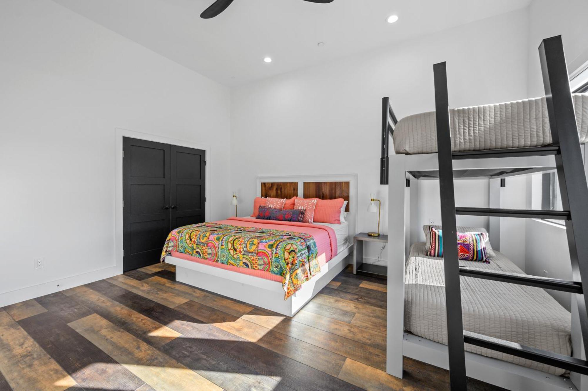 Higher Power, 6bdrm 6bath, Specials, Free Tickets, Indoor Pool, Amazing View, Hot Tub, Gameroom *