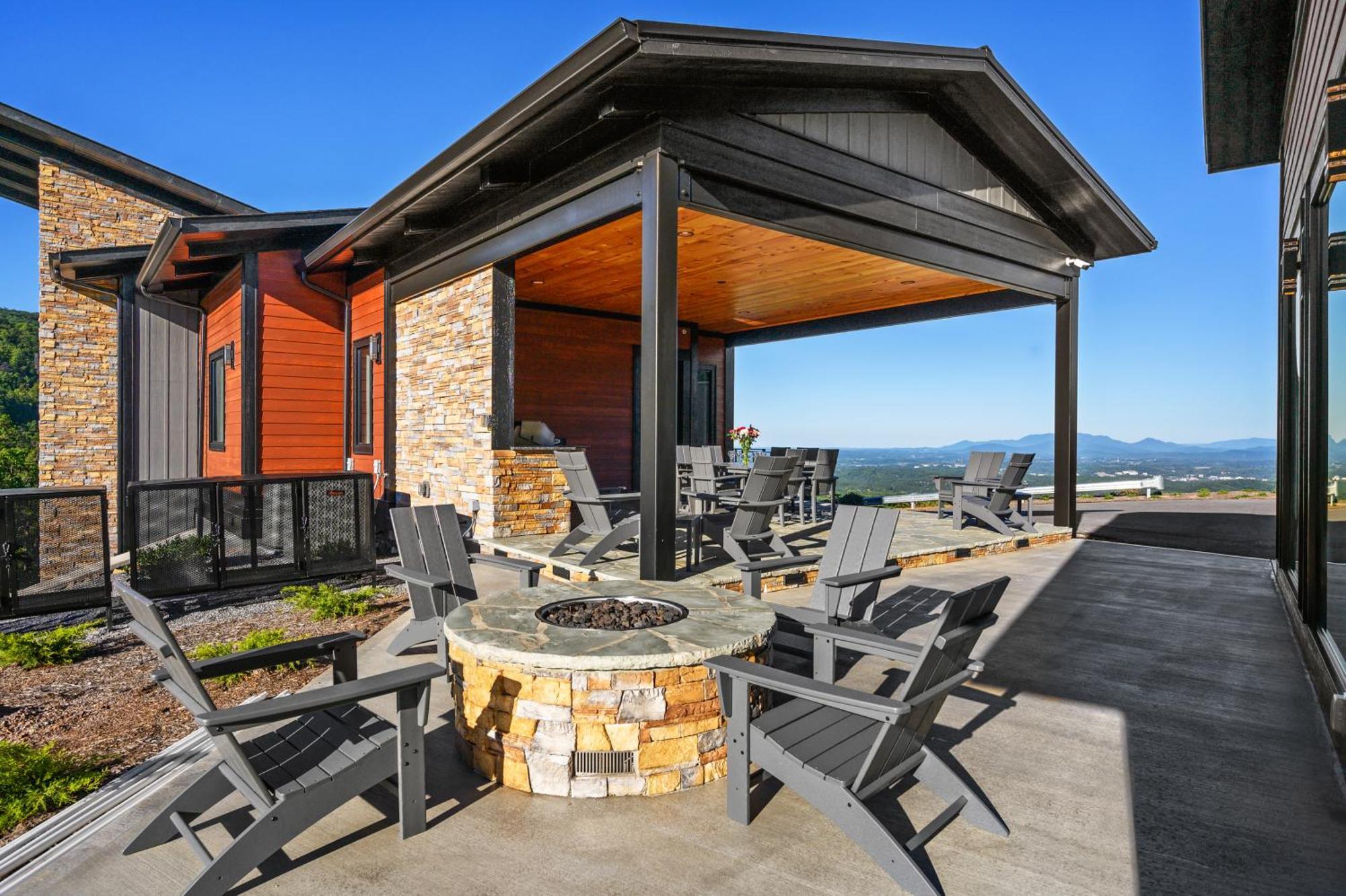 Villa Higher Power, 6bdrm 6bath, Specials, Free Tickets, Indoor Pool, Amazing View, Hot Tub, Gameroom
