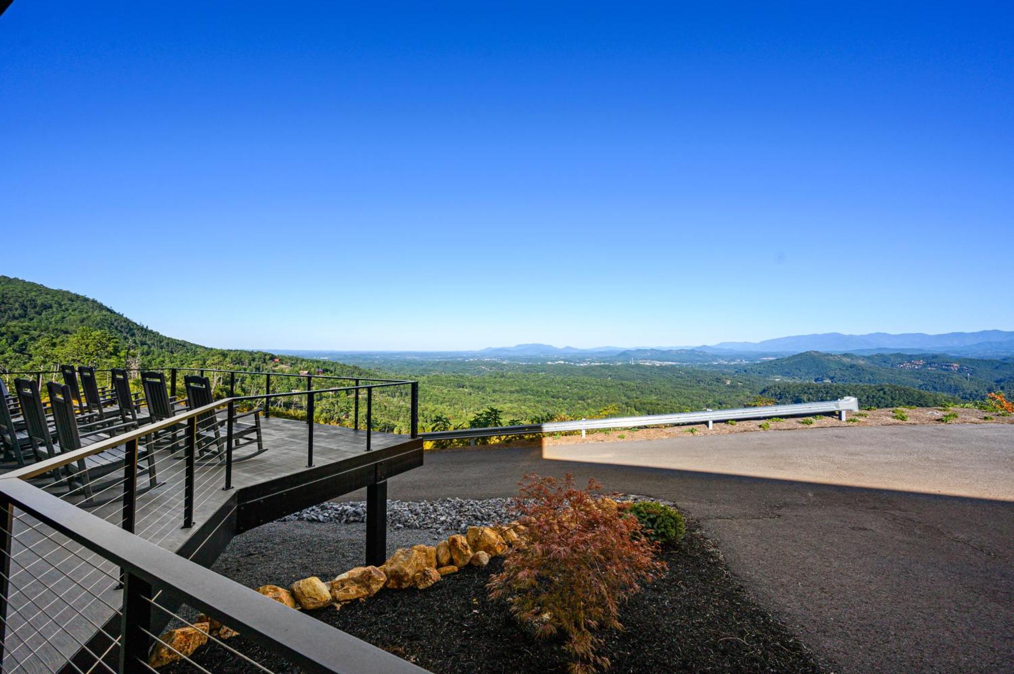 Villa Higher Power, 6bdrm 6bath, Specials, Free Tickets, Indoor Pool, Amazing View, Hot Tub, Gameroom Pigeon Forge